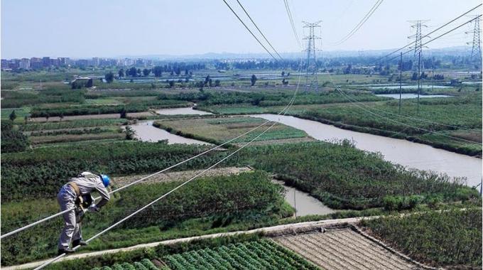 高空作業(yè)線路體檢 確?？煽抗╇? /></a>
				<span>高空作業(yè)線路體檢 確?？煽抗╇?/span>
			</li>
			<li>
				<a href=