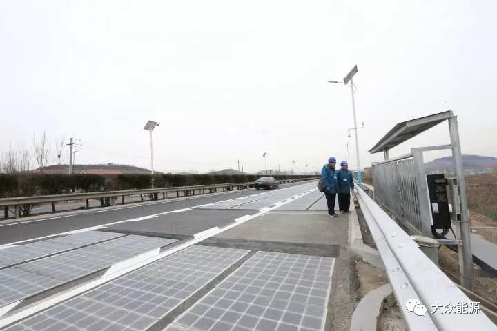漲知識！高速公路上汽車怎么邊跑邊？