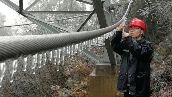 安徽電力全力應(yīng)對(duì)新一輪強(qiáng)降雪來(lái)襲保供電