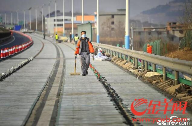 可移動(dòng)充電可無(wú)人駕駛 “超級(jí)公路”離我們有多遠(yuǎn)？