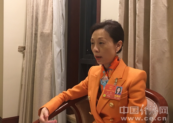  兩會(huì)代表議新能源汽車增長(zhǎng)的“絆腳石”  推動(dòng)新能源汽車產(chǎn)業(yè)發(fā)展