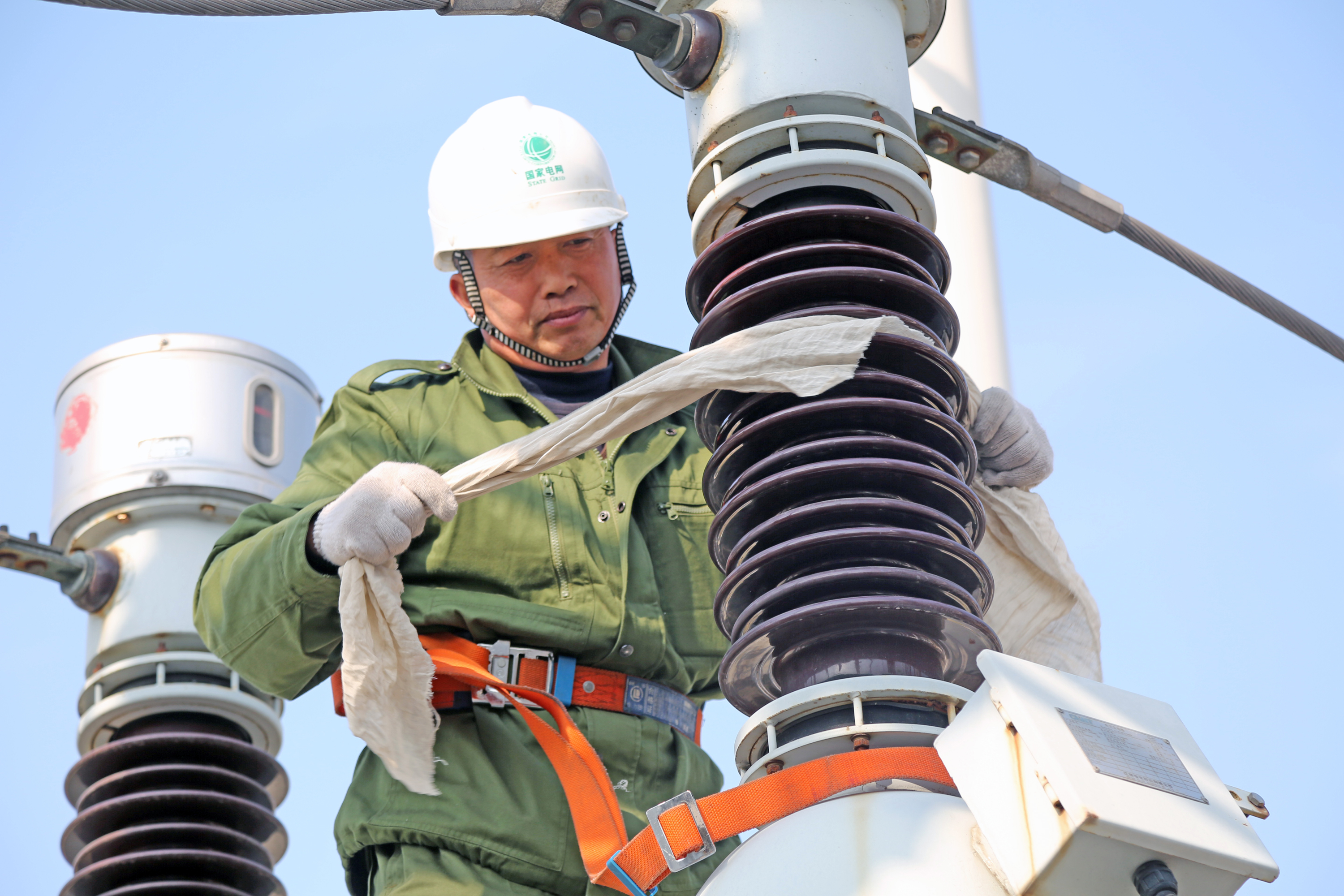 東臺供電檢修變電設(shè)備保證安全運行