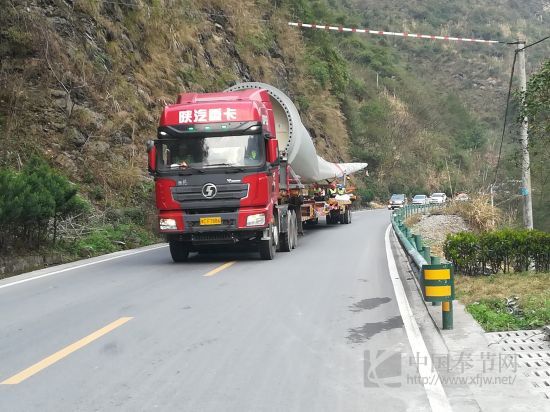縣路政：聯(lián)合護送確保風(fēng)電設(shè)備大件安全
