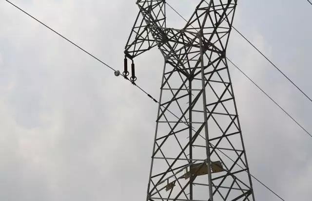 線路上裝了高清“電子眼”，專拍違章施工的你~