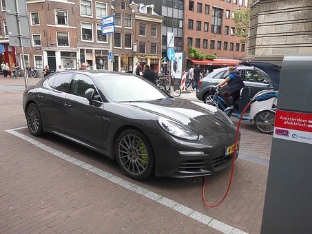 牽手紅旗 漢能太陽能汽車會更進一步嗎？