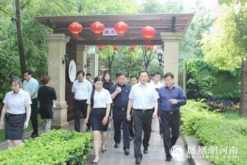 商丘市市長張建慧到睢陽區(qū)新城辦事處調研智慧城市建設工作
