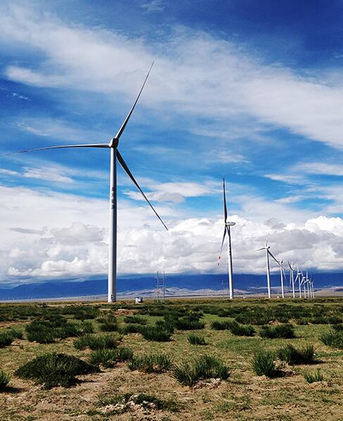 青海燊鴻海南共和49.5兆瓦風電項目首臺風機并網發(fā)電