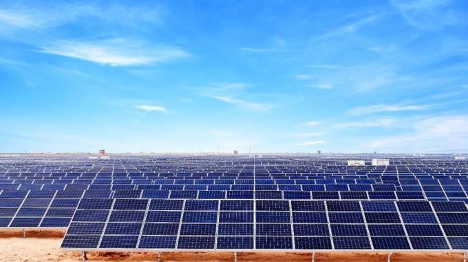 非洲最大光伏項目★  阿爾及利亞光伏電站★  1月18日，阿爾及利亞233兆瓦光伏電站項目最后一個電站——巴特納站成功并網發(fā)電。至此，該國首個大規(guī)模光伏電站全部并網發(fā)電。