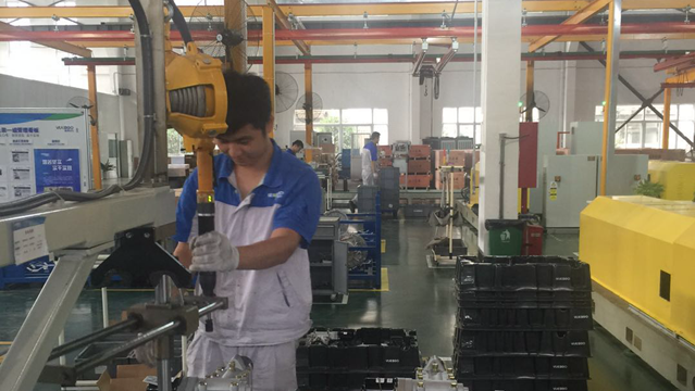 一早就"傍上"寶馬 誰"孵化"了寧德時(shí)代