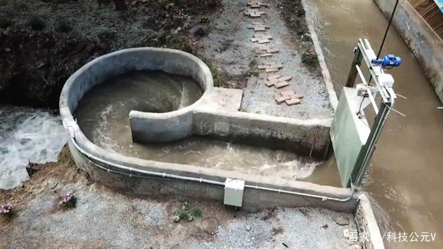 小型發(fā)電機，放到河里就有免費的電，一天產(chǎn)的電夠60戶人家用