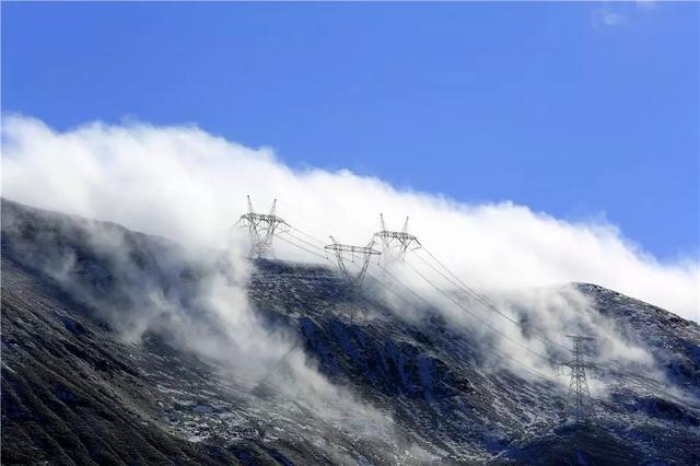 極限挑戰(zhàn)！這條“電力天路”正式投入運(yùn)營