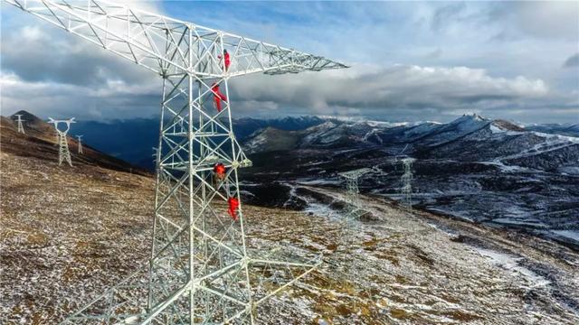 極限挑戰(zhàn)！這條“電力天路”正式投入運(yùn)營