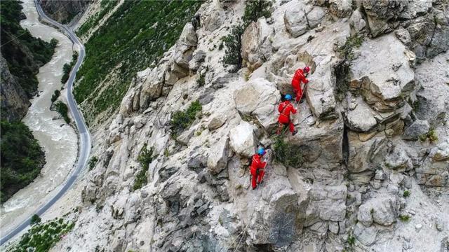 極限挑戰(zhàn)！這條“電力天路”正式投入運(yùn)營