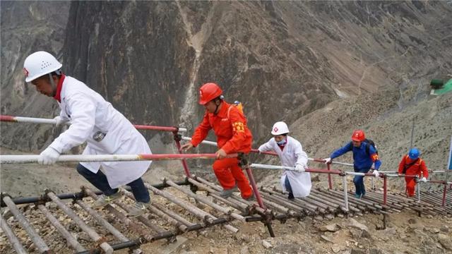極限挑戰(zhàn)！這條“電力天路”正式投入運(yùn)營