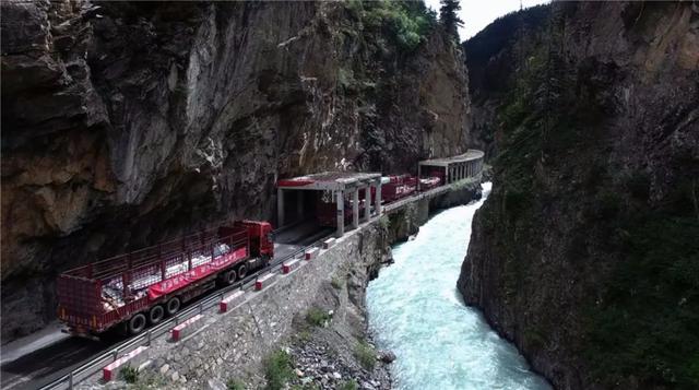極限挑戰(zhàn)！這條“電力天路”正式投入運(yùn)營