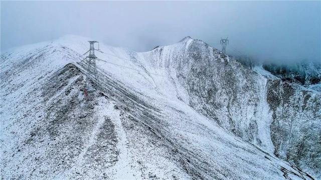 極限挑戰(zhàn)！這條“電力天路”正式投入運(yùn)營